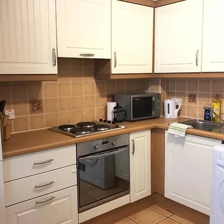 Salthill Seaside Apartment, Two Large Bedrooms. Apartamento Galway