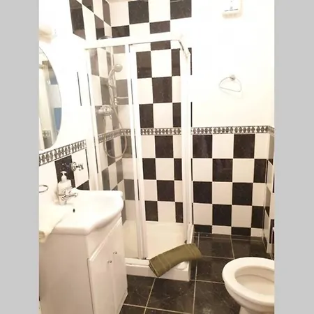 Salthill Seaside Apartment, Two Large Bedrooms. * גלוואיי