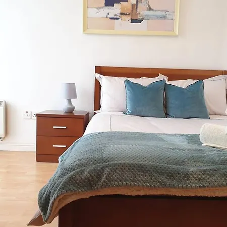 דירה Salthill Seaside Apartment, Two Large Bedrooms.