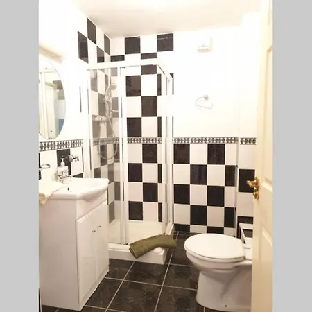 דירה Salthill Seaside Apartment, Two Large Bedrooms. *