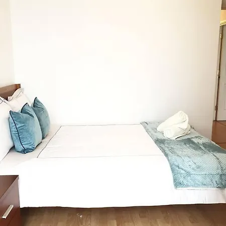 Salthill Seaside Apartment, Two Large Bedrooms. * גלוואיי